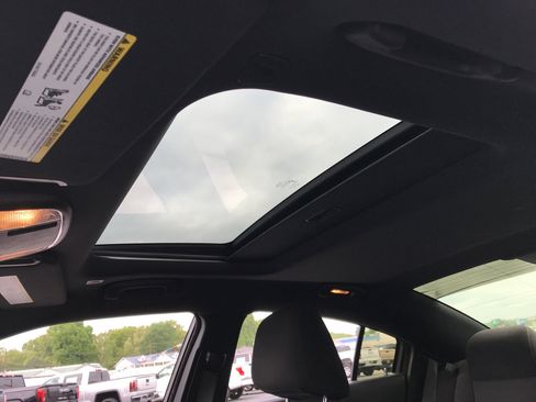 Used 2022 Dodge Charger SXT w/ Blacktop Package image 16