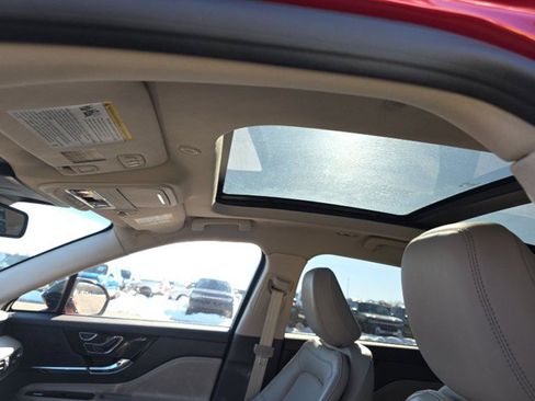 Used 2022 Lincoln Corsair AWD w/ Premium Package image 6