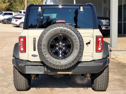 New 2025 Ford Bronco Badlands image 4