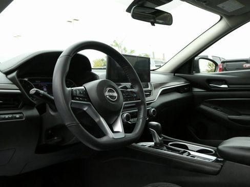 Used 2024 Nissan Altima 2.5 SV w/ SV Premium Package image 27