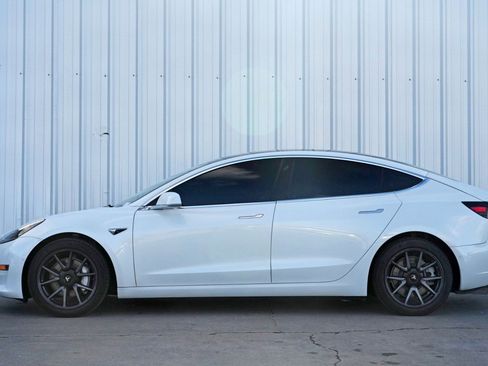 Used 2019 Tesla Model 3 Mid Range image 8