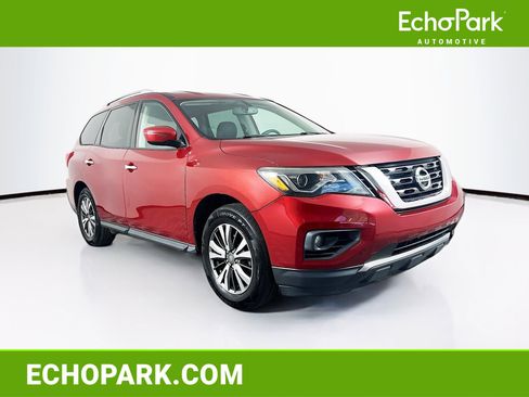 Used 2017 Nissan Pathfinder SV image 1