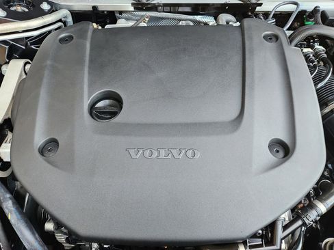 Used 2025 Volvo XC90 B6 Plus AWD/4WD image 33