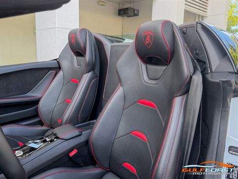 Used 2020 Lamborghini Huracan EVO AWD/4WD image 24