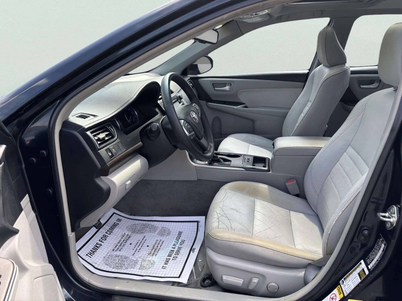 Used 2017 Toyota Camry XLE w/ Moonroof Package FWD image 12