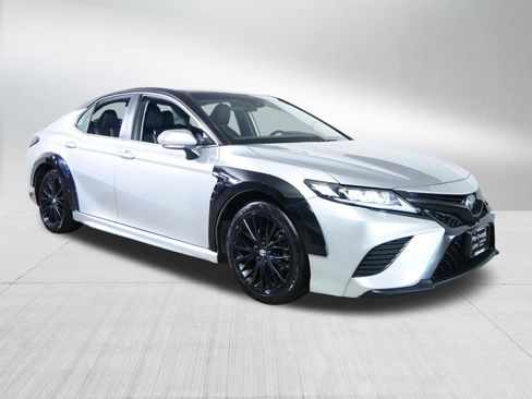 Used 2019 Toyota Camry SE image 1