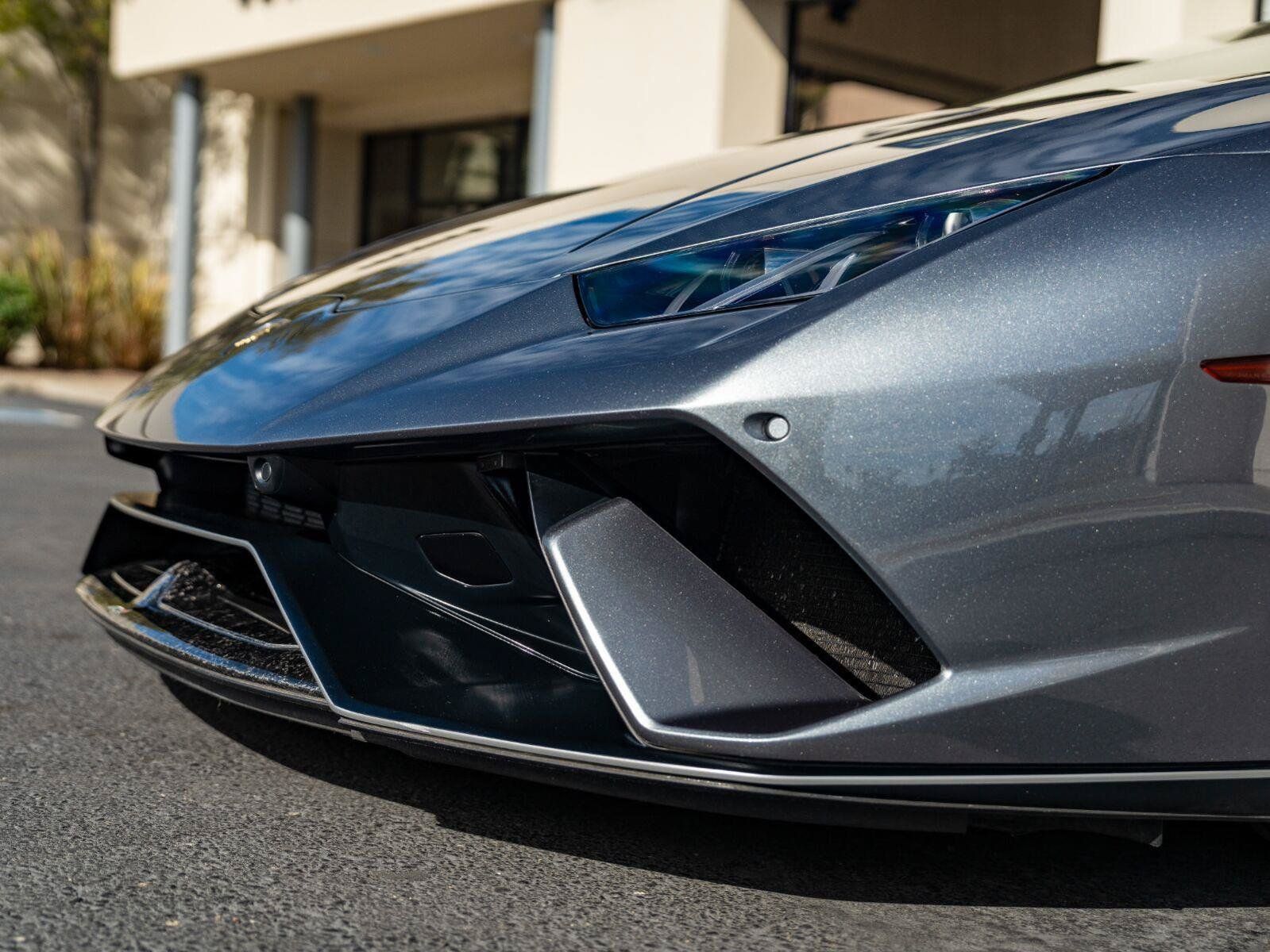 Used 2018 Lamborghini Huracan Performante AWD/4WD image 18