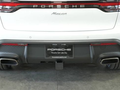 Certified 2025 Porsche Macan AWD/4WD image 39