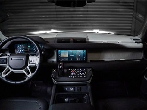 Used 2022 Land Rover Defender 110 S image 29