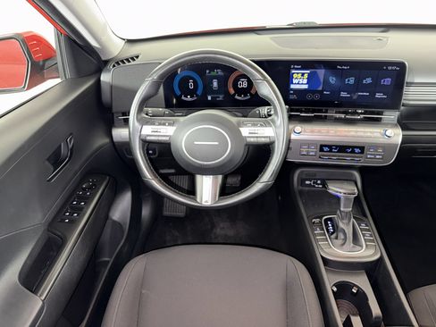 Used 2025 Hyundai Kona SEL AWD/4WD image 25