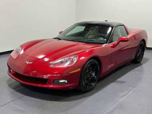 Used 2005 Chevrolet Corvette Coupe w/ Preferred Equipment Group RWD image 1