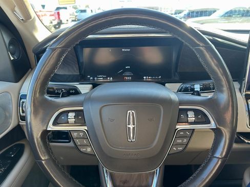 Used 2019 Lincoln Navigator Reserve image 24