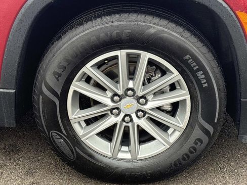 Used 2023 Chevrolet Traverse LT image 11