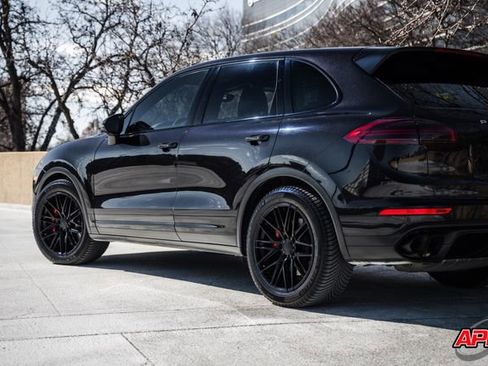 Used 2015 Porsche Cayenne Turbo image 42