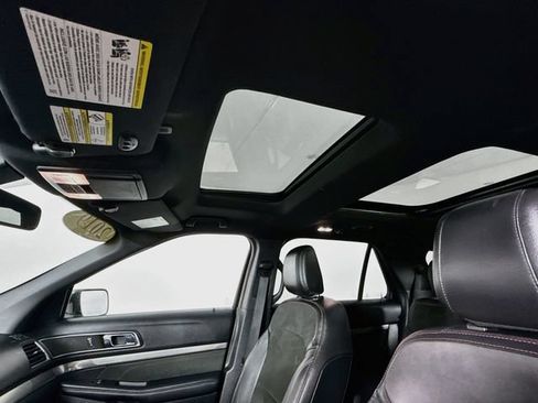 Used 2019 Ford Explorer XLT w/ Equipment Group 202A AWD/4WD image 22