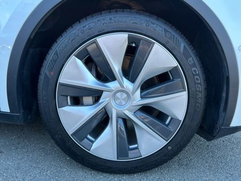 Used 2021 Tesla Model Y Long Range image 61