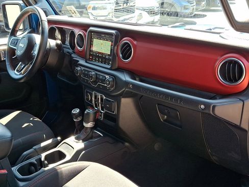 Certified 2022 Jeep Wrangler Unlimited Rubicon w/ Cold Weather Group AWD/4WD image 11