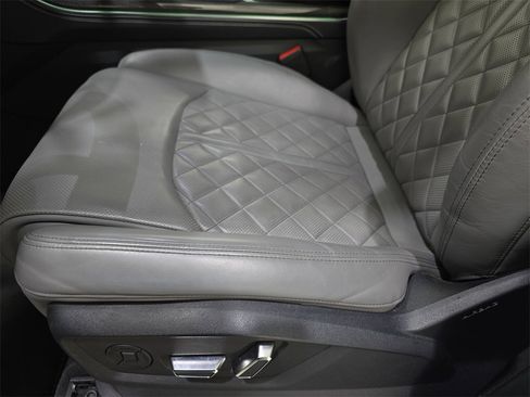 Used 2022 Audi SQ7 Prestige image 32