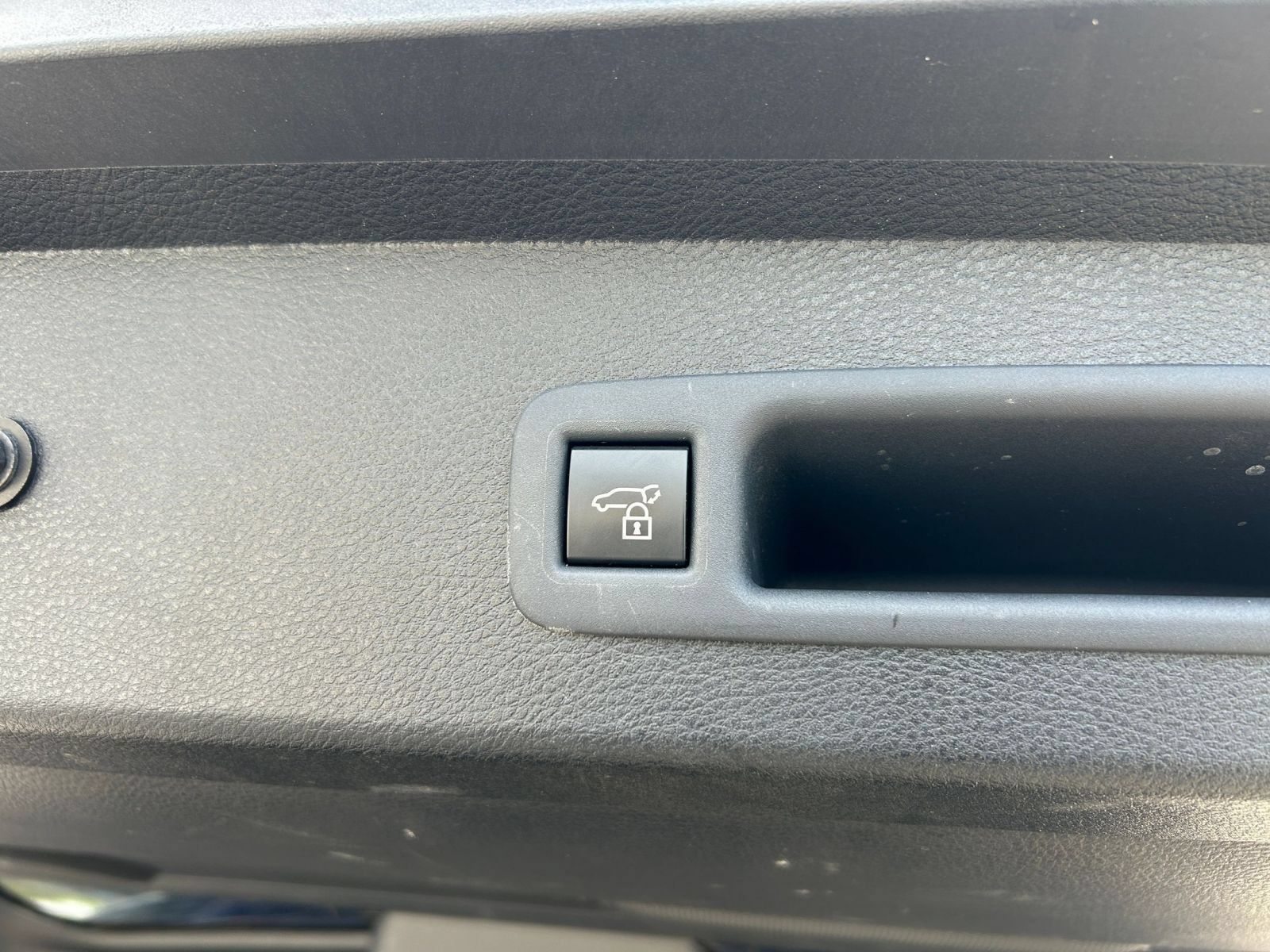 Used 2025 Toyota Sienna XLE FWD image 19