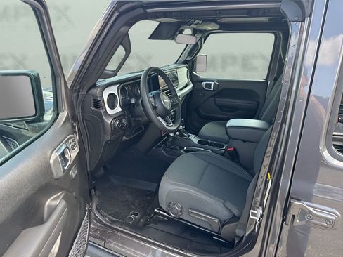 Used 2025 Jeep Wrangler Unlimited Sport AWD/4WD image 9