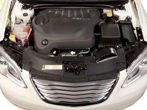 Used 2013 Chrysler 200 Touring w/ S Exterior Appearance Pkg image 9