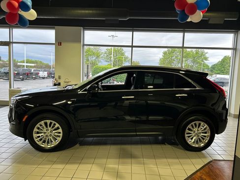 Used 2024 Cadillac XT4 Luxury w/ Cold Weather Package AWD/4WD image 7