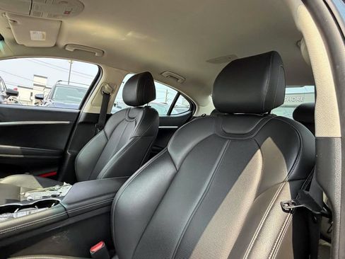 Certified 2025 Genesis G70 2.5T AWD/4WD image 8
