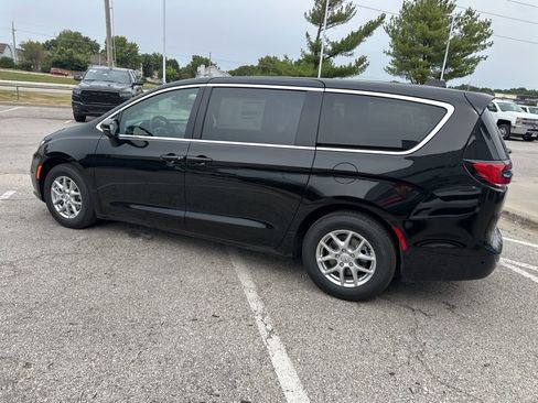New 2026 Chrysler Pacifica Select image 22