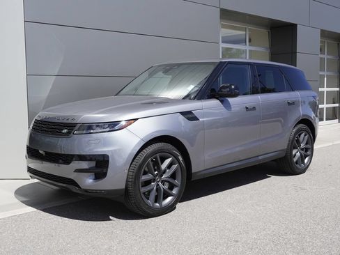 Used 2025 Land Rover Range Rover Sport SE AWD/4WD image 3
