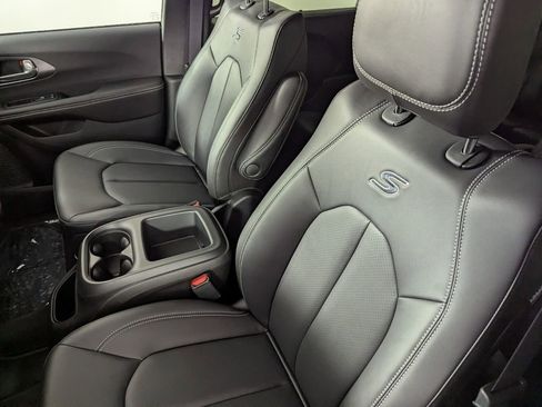 New 2026 Chrysler Pacifica Select w/ S Appearance Package image 12