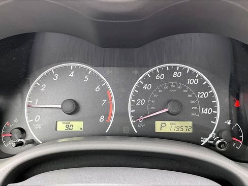 Used 2010 Toyota Corolla image 23