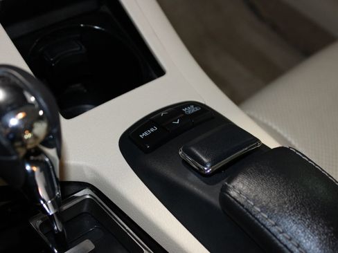 Used 2013 Lexus ES 300h w/ Luxury Pkg FWD image 19