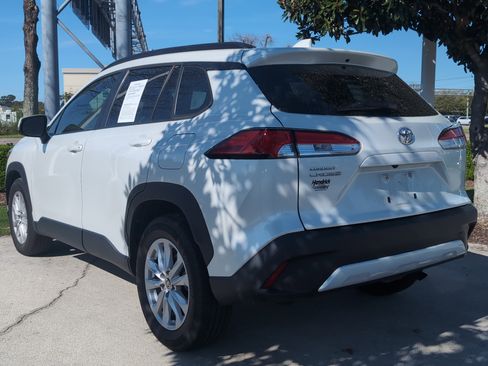 Used 2022 Toyota Corolla Cross LE w/ Moonroof Package image 8