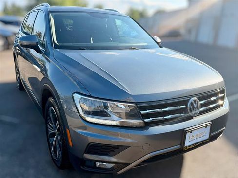 Used 2018 Volkswagen Tiguan SEL AWD/4WD image 3