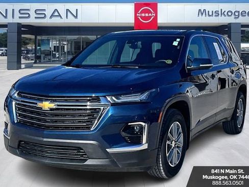 Used 2023 Chevrolet Traverse LT image 3