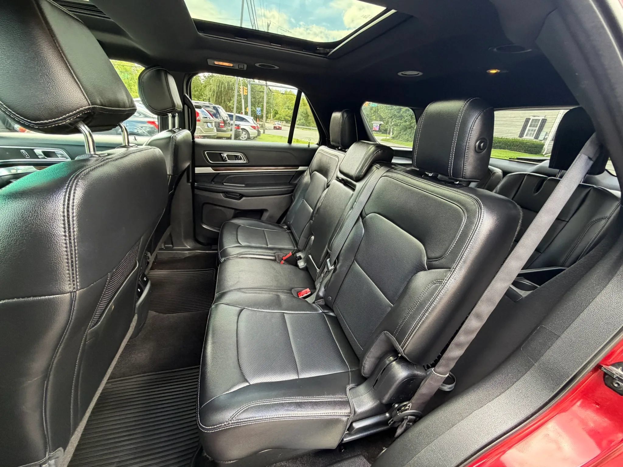 Used 2016 Ford Explorer Limited w/ Equipment Group 301A FWD image 16