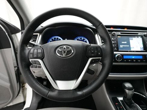 Used 2018 Toyota Highlander Limited Platinum image 4