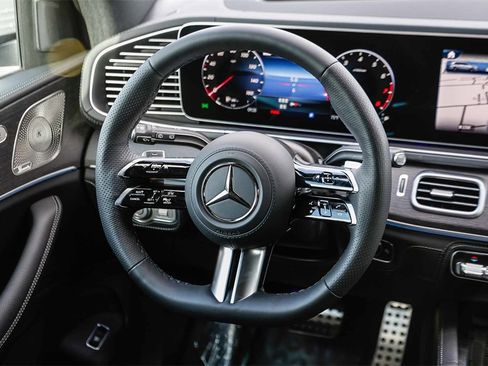 New 2026 Mercedes-Benz GLS 580 4MATIC image 13