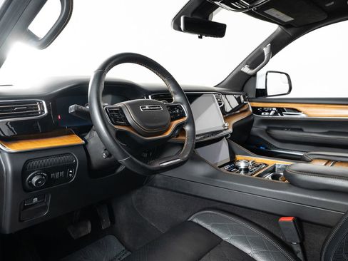 Used 2022 Jeep Grand Wagoneer Series III w/ Rear Seat Video Group 1 image 12