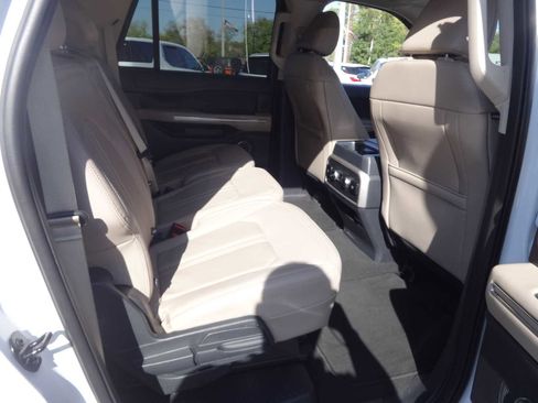 Used 2024 Ford Expedition Max Limited image 9