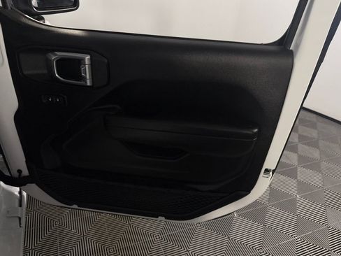 Used 2024 Jeep Wrangler Unlimited AWD/4WD image 33