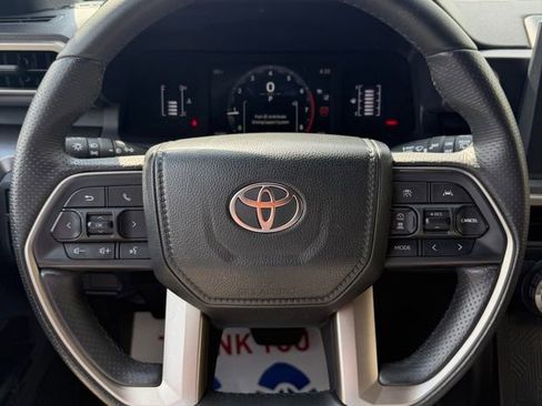 Used 2025 Toyota 4Runner SR5 AWD/4WD image 16