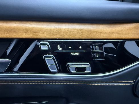 Used 2022 Jeep Grand Wagoneer Series III image 25