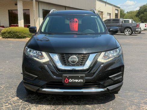 Used 2019 Nissan Rogue S w/ Special Edition Package FWD image 2