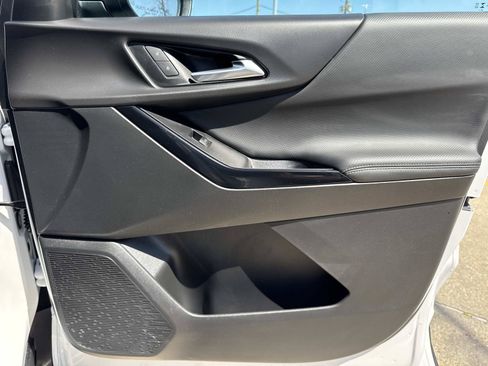 Used 2025 Chevrolet Equinox LT FWD image 13