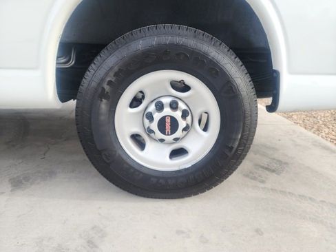 Used 2020 GMC Savana 2500 LS w/ Driver Convenience Package image 32