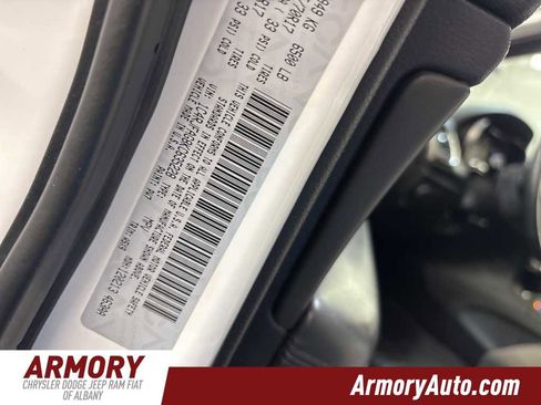 Used 2019 Jeep Grand Cherokee Laredo image 41