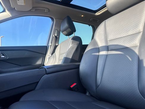 Used 2024 Nissan Rogue SV w/ SV Premium Package FWD image 37