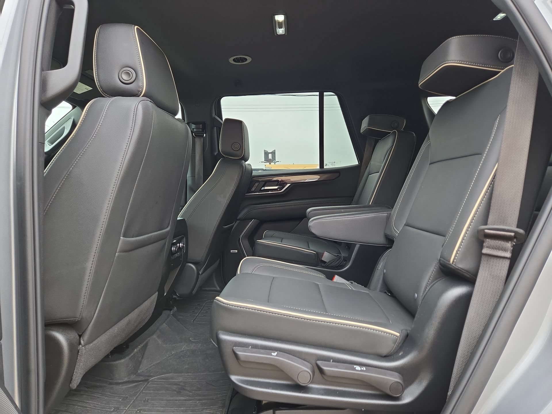 Used 2025 GMC Yukon Elevation w/ LPO, Floor Liner Package AWD/4WD image 13