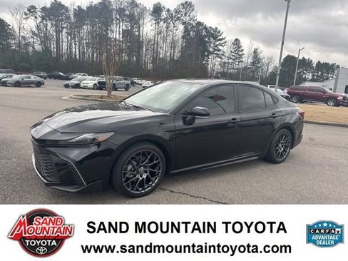 Used 2025 Toyota Camry SE image 6